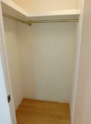 物件内観写真9　(ウォークインクローゼット完備。)