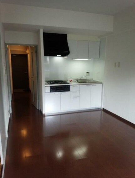 物件内観写真2　(9.2帖のきれいなDK。)