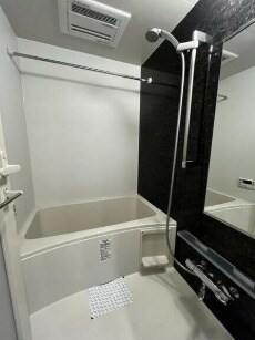 物件内観写真5　(浴室乾燥機付きバス。)