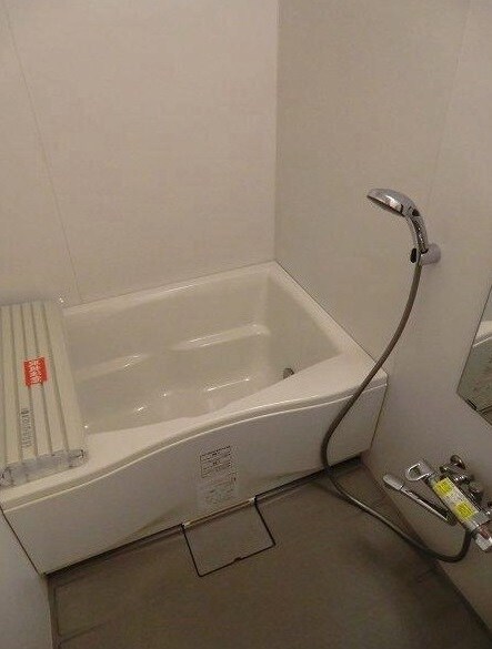物件内観写真9　(追い焚き・浴室乾燥機付きバス。)
