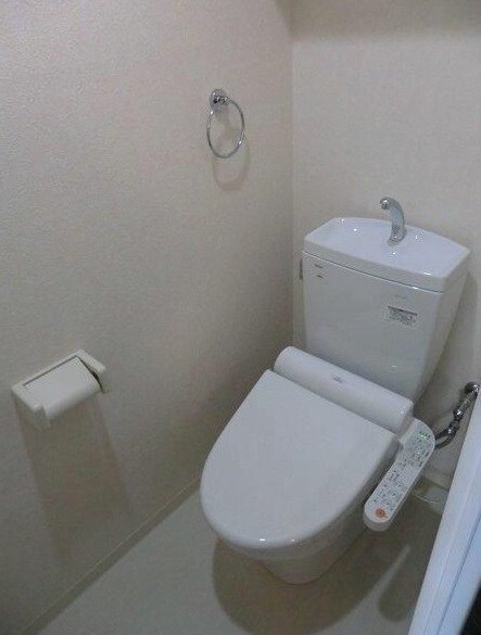 物件内観写真10　(温水洗浄便座完備。)