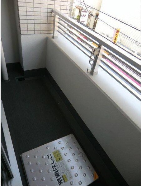 物件内観写真12　(東向きのバルコニー。)