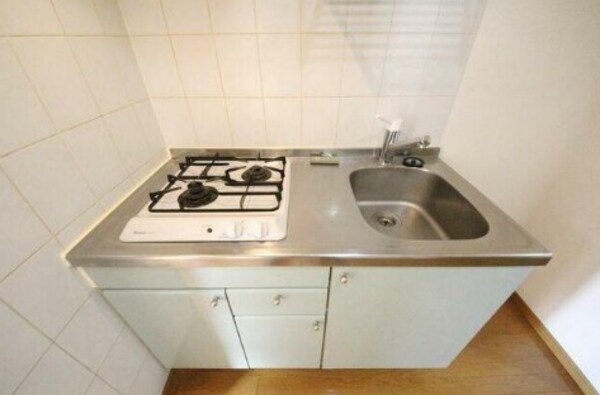 キッチン(2口ガスコンロ。システムキッチン。)