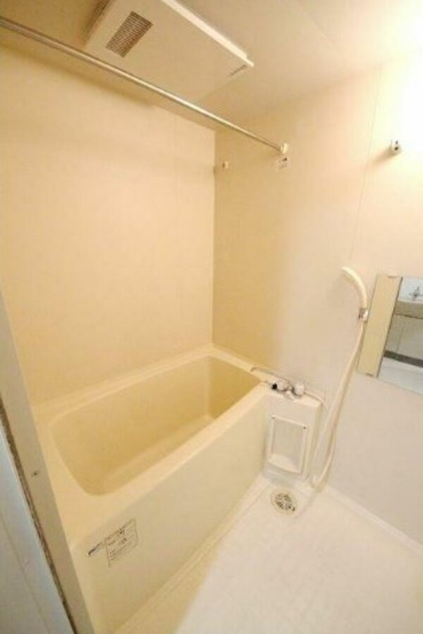 浴室(浴室乾燥機付きバス。)