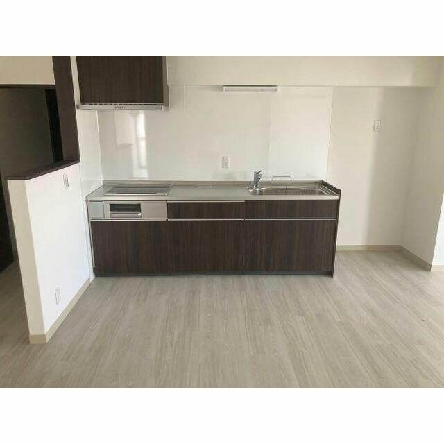 物件内観写真4　(IHクッキングヒーター。)