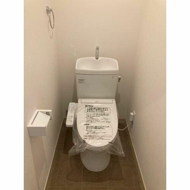 物件内観写真6　(温水洗浄便座。)