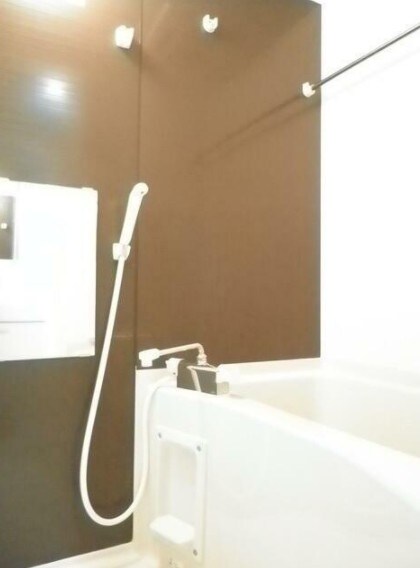 物件内観写真5　(浴室乾燥機付きバス。)