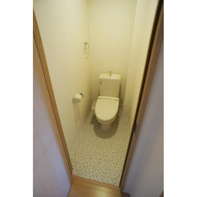 物件内観写真5　(温水洗浄便座。)