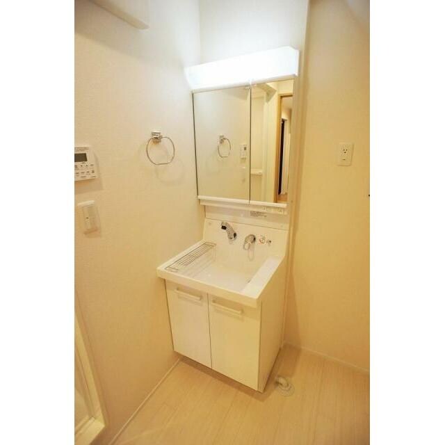 物件内観写真6　(嬉しい独立洗面台付き。)