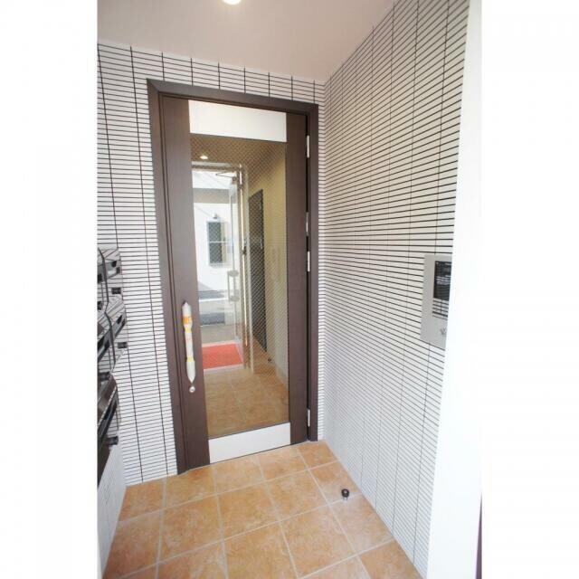 物件内観写真18　(オートロック付き。)