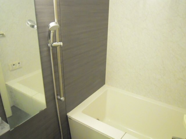 物件内観写真8　(浴室乾燥機・追い焚き付きバス。)