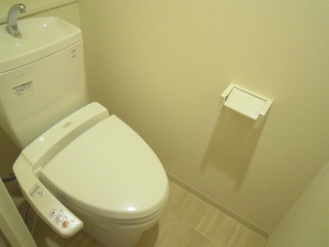 物件内観写真10　(温水洗浄便座。)