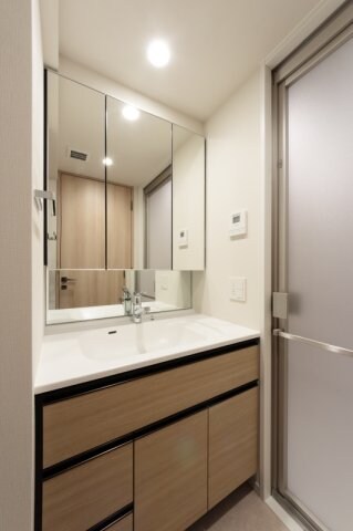 物件内観写真7　(嬉しい独立洗面台付き。)