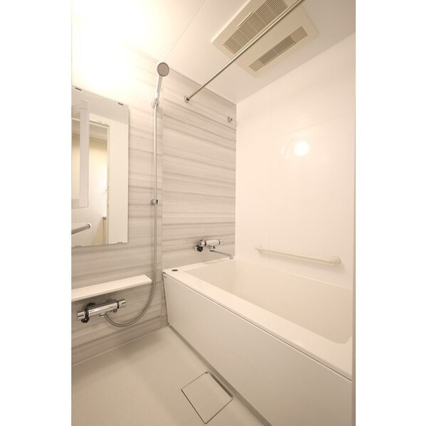浴室(浴室乾燥機付きバス。)