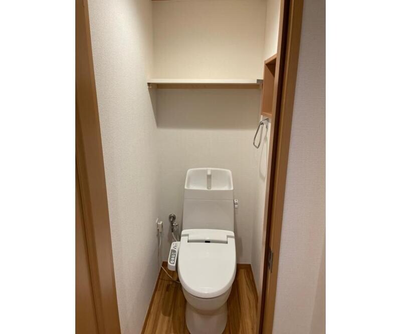 物件内観写真5　(温水洗浄便座。)