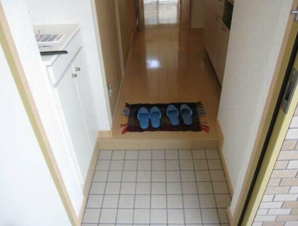 玄関(シューズボックス完備。)