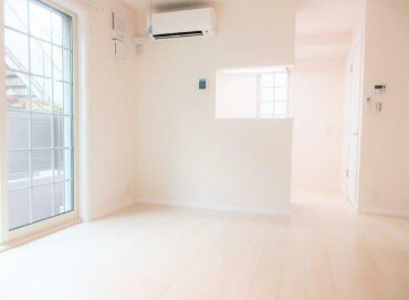 物件内観写真2　(9.9帖のきれいなLDK。)