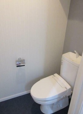 物件内観写真5　(温水洗浄便座。)