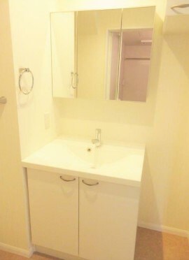 物件内観写真6　(嬉しい独立洗面台付き。)