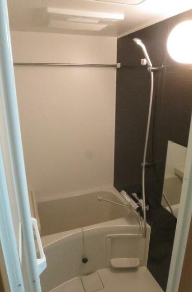 物件内観写真6　(浴室乾燥機付きバス。)