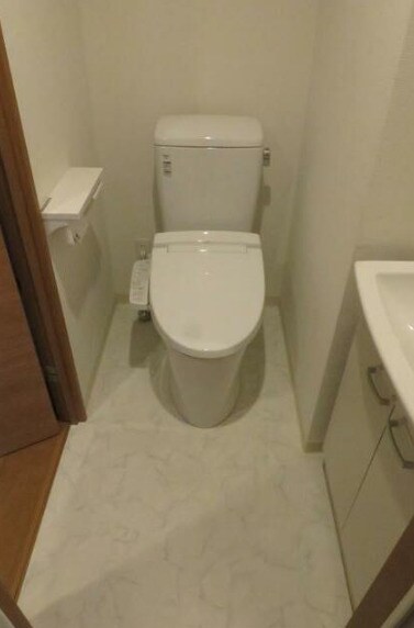 物件内観写真7　(温水洗浄便座。)