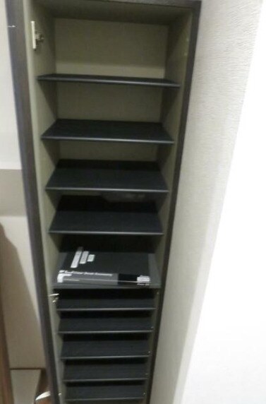 物件内観写真10　(シューズボックス完備。)
