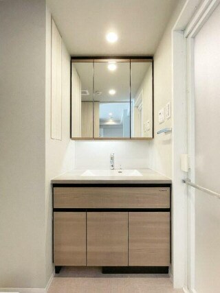 物件内観写真7　(嬉しい独立洗面台付き。)