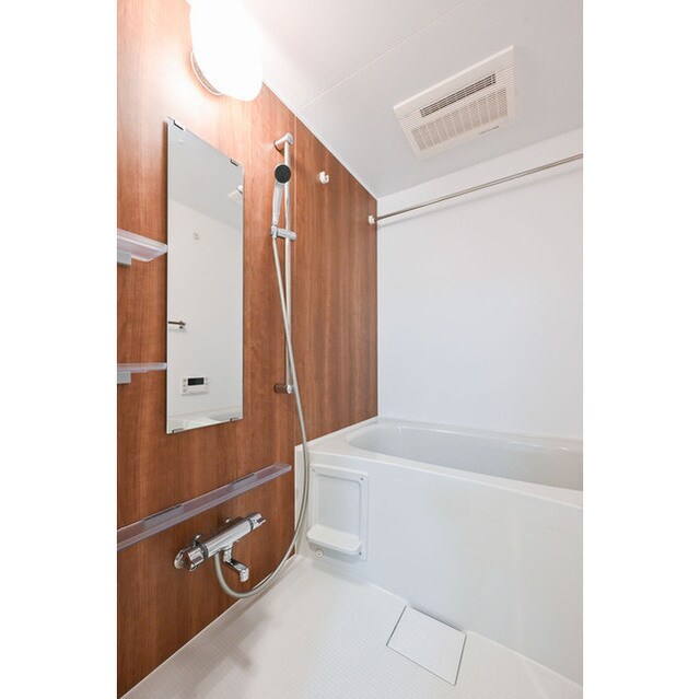 物件内観写真5　(浴室乾燥機付きバス。)