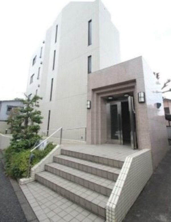 外観(鉄筋コンクリート造のがっちりとした建物。)