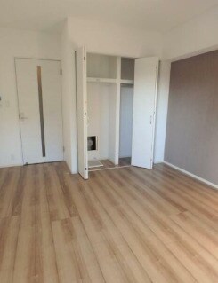 物件内観写真3　(明るい洋室！)