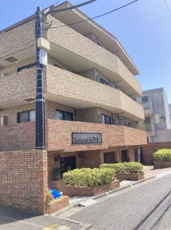 外観(鉄筋コンクリート造のがっちりとした建物。)