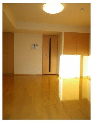 物件内観写真3　(8.0帖のきれいな洋室。)