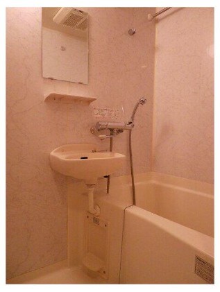 物件内観写真5　(浴室乾燥機付きバス。)