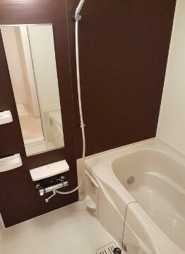 物件内観写真5　(追い焚き機能、浴室乾燥機付きバス。)