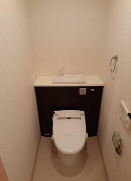 物件内観写真6　(温水洗浄便座。)