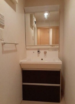 物件内観写真7　(嬉しい独立洗面台付き。)