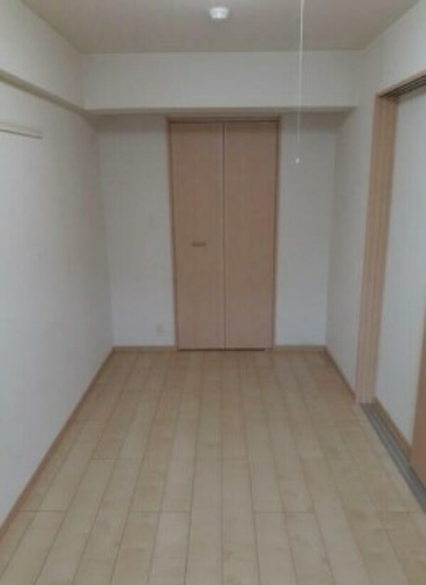 寝室(きれいなフローリング。)