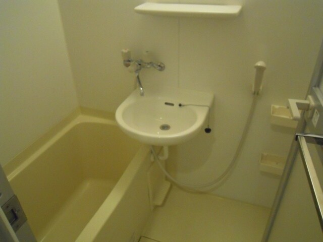 物件内観写真7　(浴室乾燥機つきバス。)