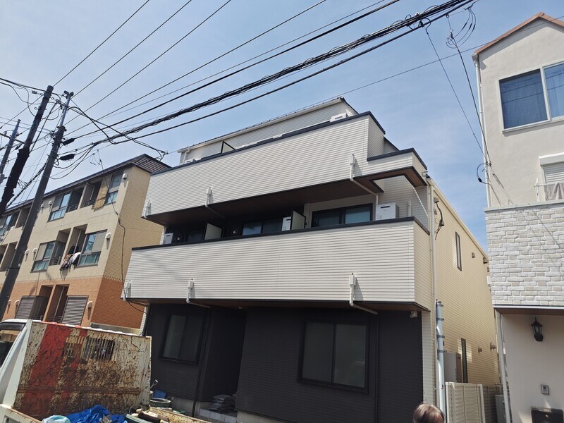 物件外観写真1　(落ち着いた雰囲気。)