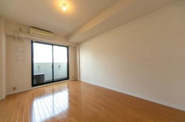 居室(8.3帖のきれいな洋室。)