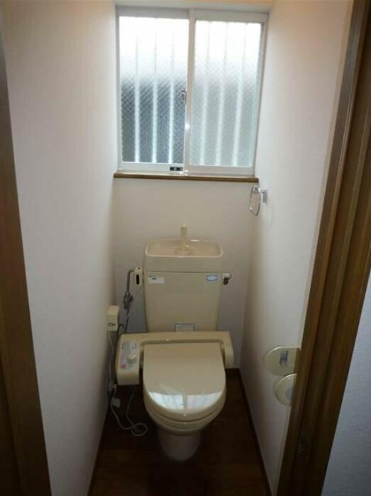 物件内観写真5　(温水洗浄便座。)