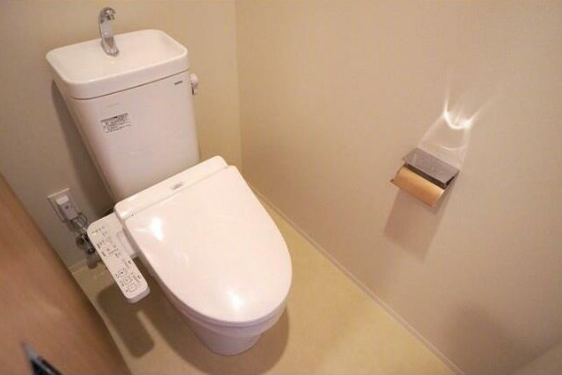 物件内観写真6　(温水洗浄便座。)