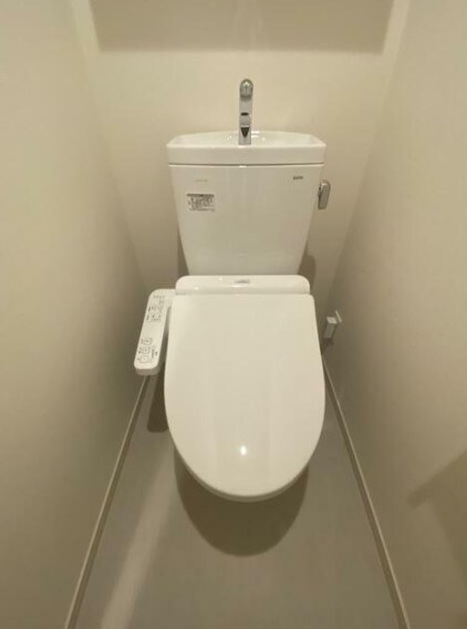 物件内観写真5　(温水洗浄便座。)