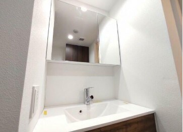 物件内観写真6　(嬉しい独立洗面台付き。)