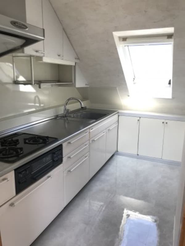 キッチン(グリル付き3口コンロ。)