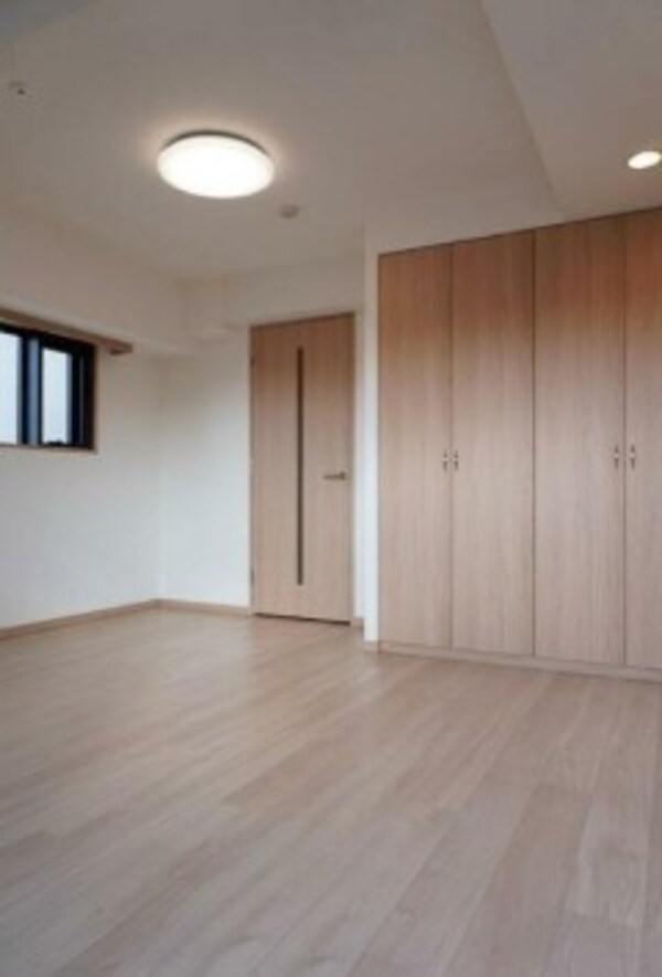 寝室(きれいなフローリング。)