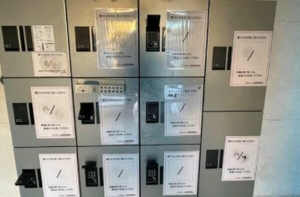 エントランス(宅配ボックス完備！)