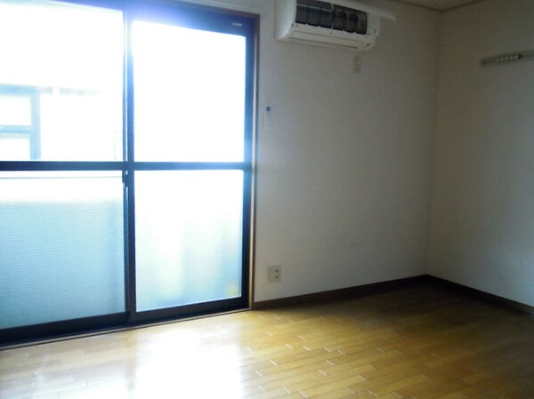 居室(7.5帖の洋室。)