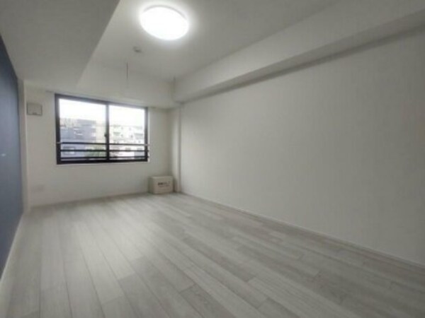 居室(8.6帖のきれいな洋室。)