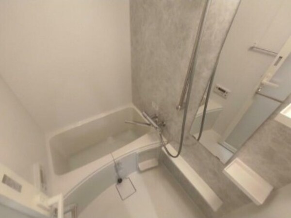 浴室(浴室乾燥機付きバス。)